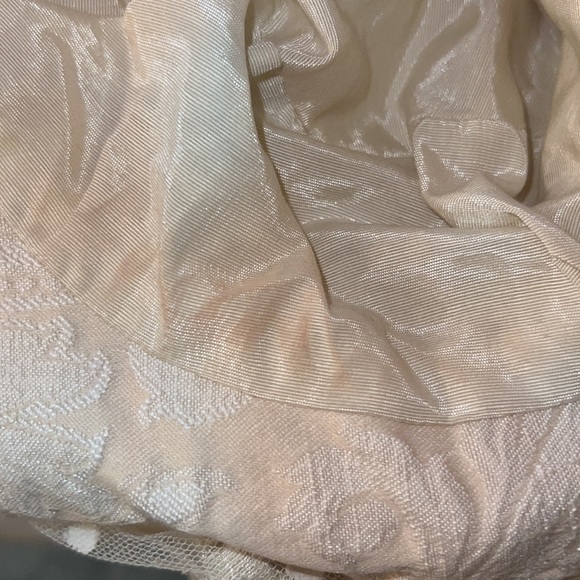 Vintage hat that looks and feels new. Damask cotton/linen with netting. Average - Picture 10 of 11